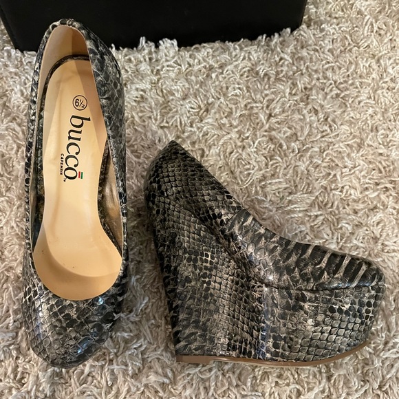 3/$15 Snakeskin pattern platform high heels wedge shoes Bucco Capensis Us 6.5 - Picture 1 of 9